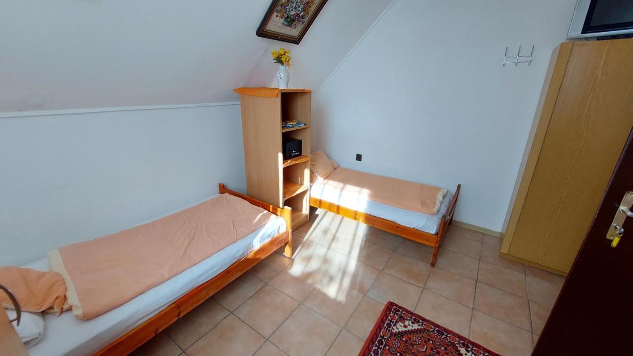 Pihenes A Malomtonal Privat Berlemeny Guest House Tapolca Exterior photo